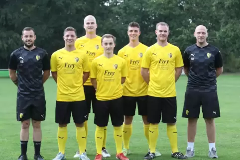  Spielleiter Thorsten Reiter (von links) mit Luca Covello, Benjamin Steiff, Jan Hoffmann,Timo Behling, Benjamin Mayer und Simon 