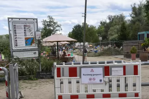 Schon wieder gesperrt: Die Höchstzahl von Badestrandgästen am Silbersee ist erreicht.