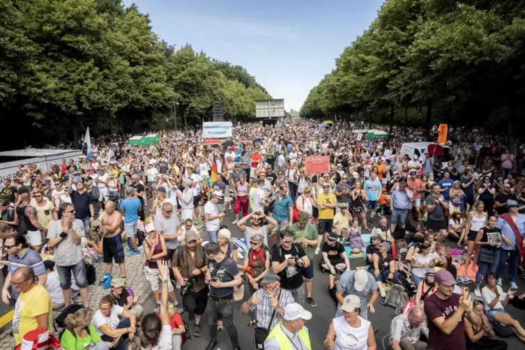 Corona-Hotspot? Demonstranten auf der „Straße des 17. Juni“ in Berlin.