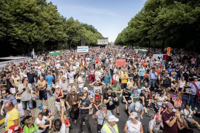 Corona-Hotspot? Demonstranten auf der »Straße des 17. Juni« in Berlin.