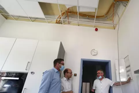  Beim Ortstermin der Tom-Mutters-Schule (von links): Frank Hubertus, Bernd Knöppel und Alfred Kurkofka. 