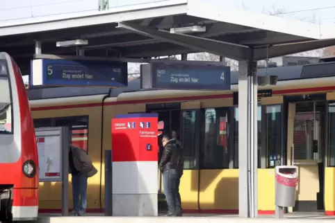 In Germersheim treffen sich die Karlsruher Stadtbahn und die S-Bahn Rhein-Neckar. 