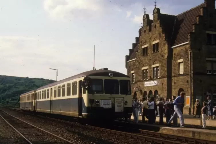 Halt des letzten Zugs am 31. Mai 1986 in Meisenheim.