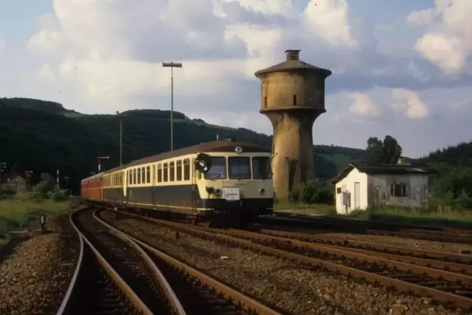 Der letzte Zug der Glantalbahn fuhr am 30. Mai 1986, Lauterecken - letzter Zug/ Foto: Engbarth/Frei