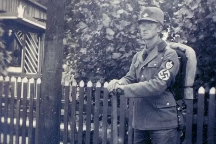Der Fotograf: Walter Gottschalk in der Uniform des Reichsarbeitsdienstes. 