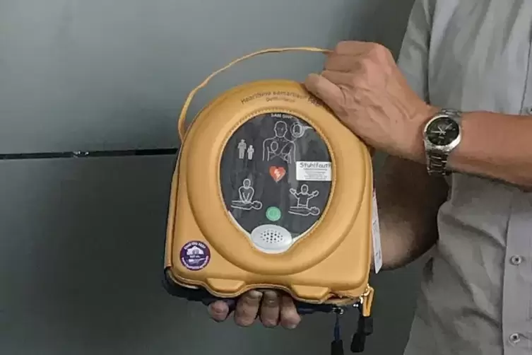 Im Notfall kann der Defibrillator Leben retten. 