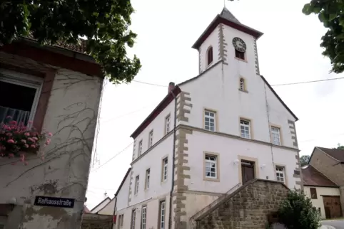 Eng geht es in den Straßen von Lohnweiler zu.