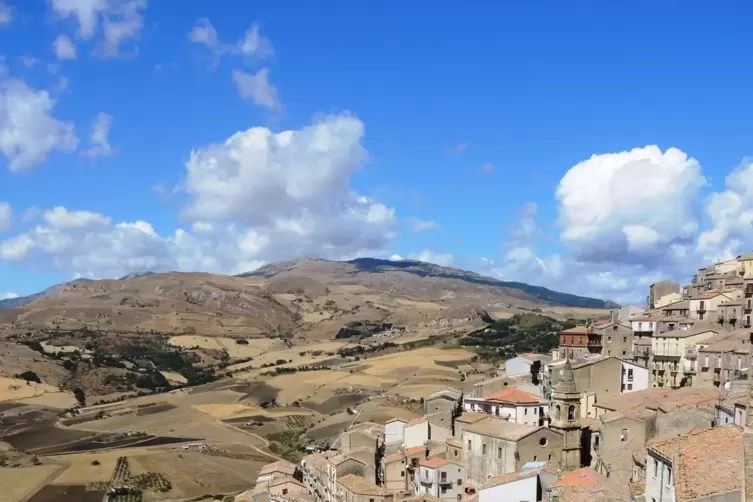 Typisch: Blick auf die Dächer der sizilianischen Gemeinde Gangi. 