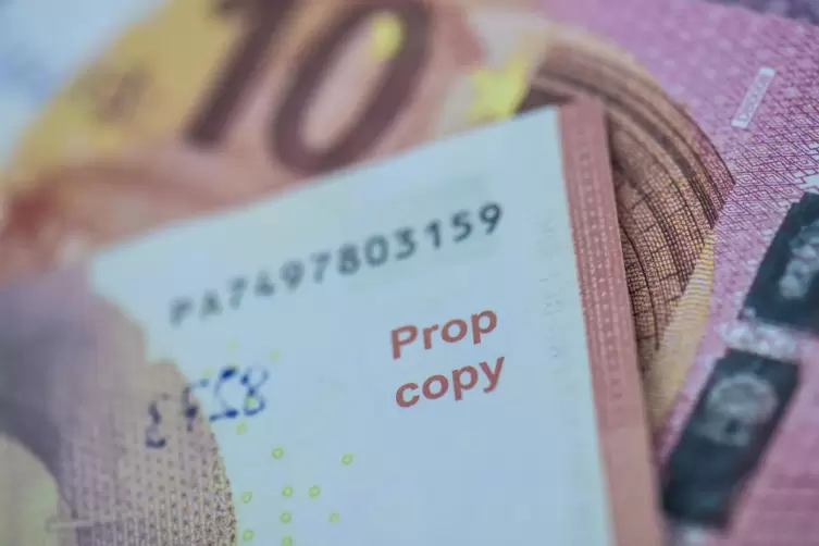 … und der Aufdruck „Prop copy“ auf der Rückseite eines 10-Euro-Scheines. Diese englische Bezeichnung steht für Falschgeld. 