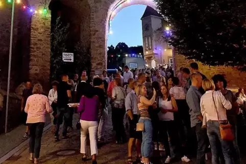 Das Resifest ist ein beliebter Treffpunkt für alle Generationen – zum Teil auch für Menschen, die sich lange nicht gesehen haben Das Resifest ist ein beliebter Treffpunkt für alle Generationen – zum Teil auch für Menschen, die sich lange nicht gesehen haben