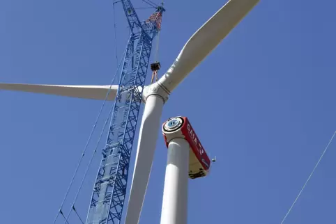 Dieses moderne Windrad wurde 2016 in Großniedesheim gebaut. Jetzt steht so ein Projekt in Großkarlbach zur Debatte. 