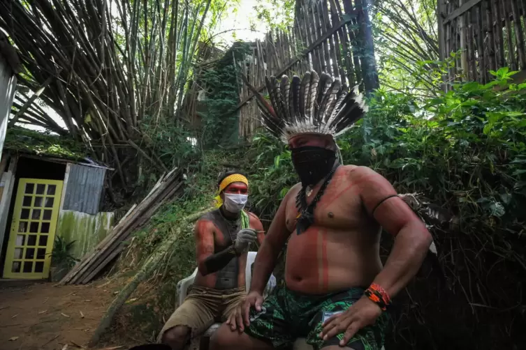  Besonders schwierig ist die Lage der Indigenen im Amazonasgebiet. Die Politik des Landraubs, der Rodungen des Amazonaswaldes un