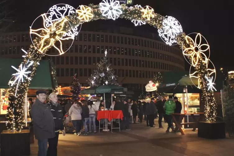 Hier zu sehen: Der Ludwigshafener Weihnachtsmarkt am Berliner Platz. 