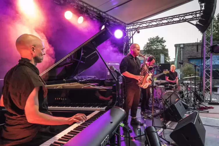 Minimalismus ist Trumpf: Tastenkünstler Nik Bärtsch und seine Band Ronin zum Festivalabschluss.
