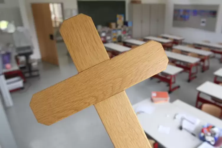 Stein des Anstoßes: ein Kreuz im Klassenzimmer. 