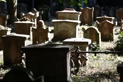 Mehr als 800 Gräber sind auf dem jüdischen Friedhof zu finden.