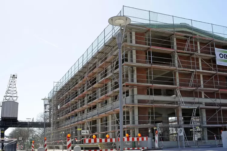 Die Werfthalle wurde verkauft, umgebaut und f&uuml;r B&uuml;ros genutzt. 