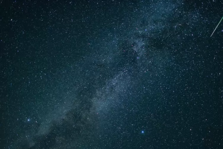 Jedes Jahr im August sind im Strom der Perseiden zahlreiche Sternschnuppen zu sehen. Heute Nacht erwarten die Astronomen den Höh