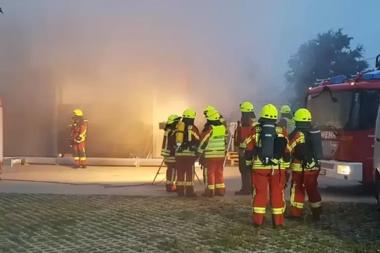 Diesen Brand auf einem Firmengelände in Neulauterburg soll der 32-Jährige gelegt haben. 