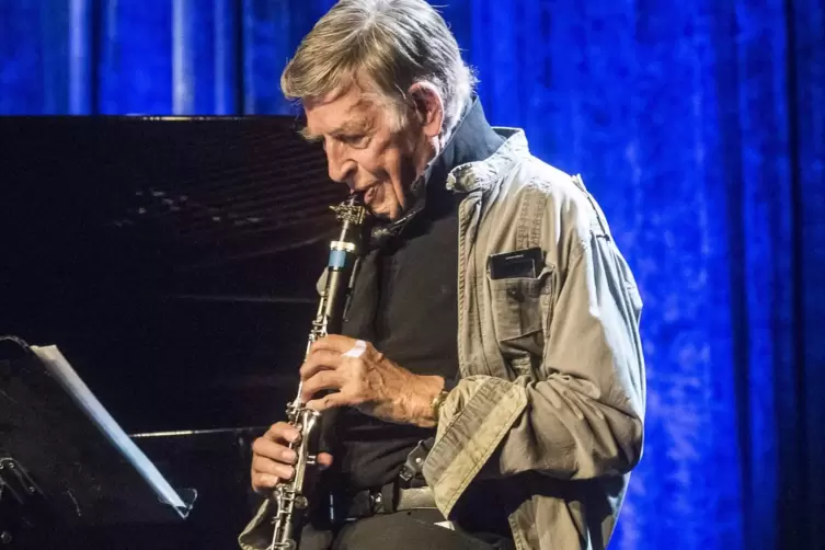 Großartiger Musiker: Rolf Kühn. Dass er schon 91 Lenze zählt, merkte dem Klarinettisten auch auf der Jazzfestival-Bühne in Kaise