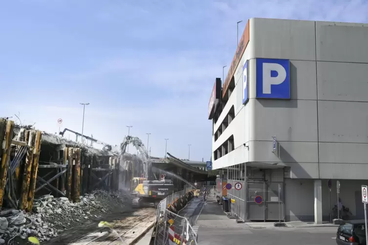 Das Parkhaus bleibt vorerst weiter anfahrbar.