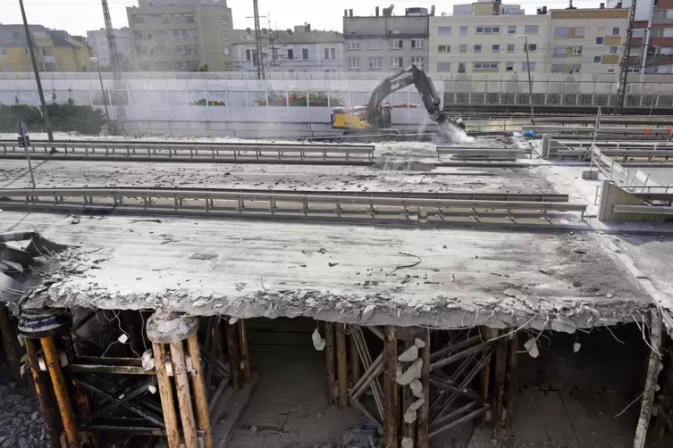 Wegen der Abfahrten ist dieses Teilst&uuml;ck breiter als die anderen. 