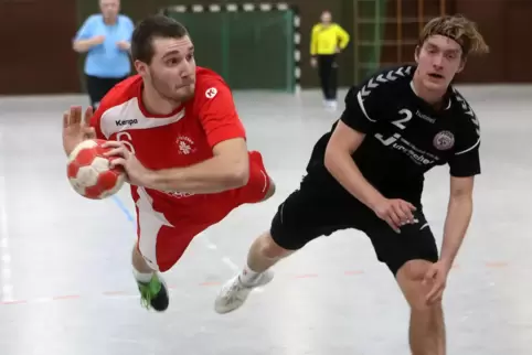 Im Anflug: Finn Wächter (links).