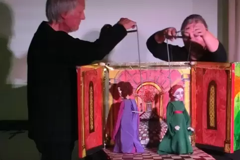 Das Märchen „Rapunzel“ realiserte der Borzelkaschde Ende der 1990er Jahre zusammen mit dem aus Rumänien stammenden Regisseur Vic