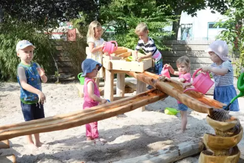 Die Kinder nahmen den neuen Spielort sofort in Beschlag. 