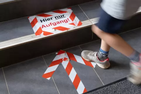 Welche Regeln sind nötig? Darüber wird auch in Rheinland-Pfalz wenige Tage vor Beginn des neuen Schuljahres gestritten.