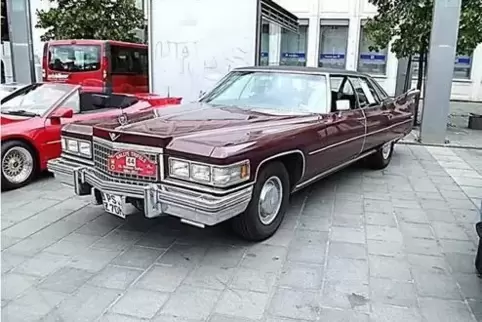 Der Cadillac Sedan de Ville: 5,90 Meter lang, 2,05 Meter breit. 