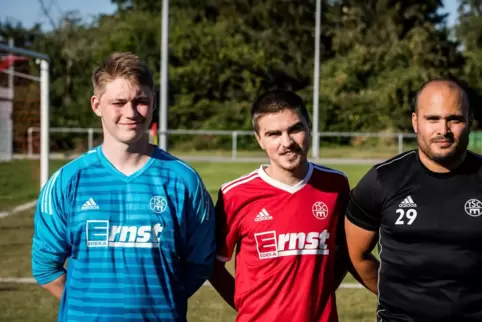 Trainer Ahmed El-Khadem Neuhäuser (rechts) geht die Saison unter anderem mit den Neuzugängen Jonas Borst (von links) und Fabian 