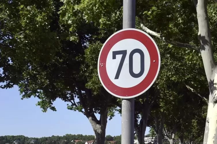 Der Gemeinderat würde gerne ortsauswärts Richtung Oberauerbach Tempo-70-Schilder installieren. 