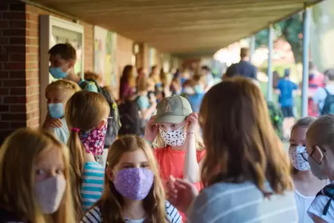 Am kommenden Montag beginnt nach den Sommerferien wieder der reguläre Unterricht für die Kinder, das heißt in voller Klassenstär