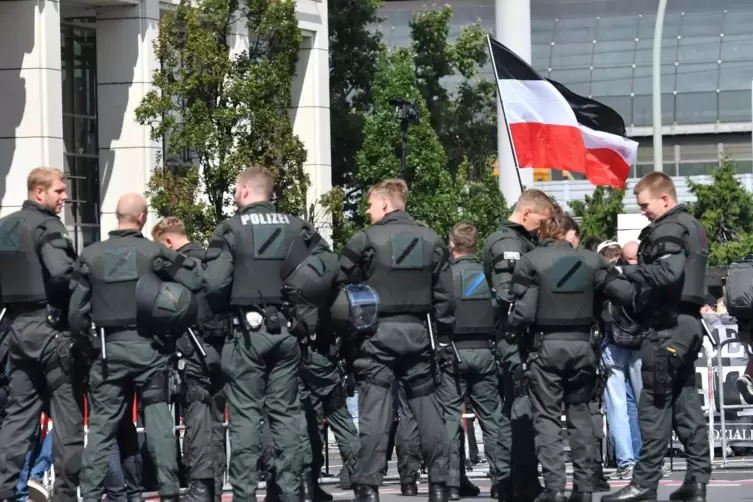 Um den Hitler-Stellvertreter Rudolf Heß geht es immer wieder, wenn Neonazis demonstrieren. Dieses Bild stand 2017 in Berlin, am 