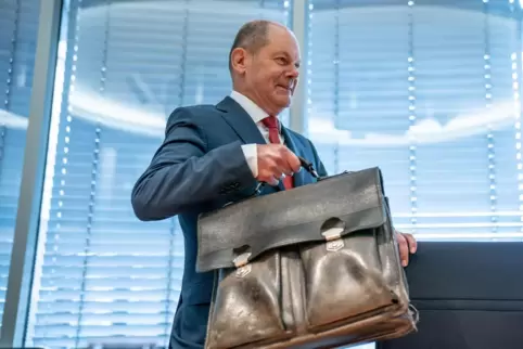 Bundesfinanzminister Olaf Scholz (SPD) will die Bezugsdauer für Kurzarbeitergeld auf 24 Monate verlängern. 