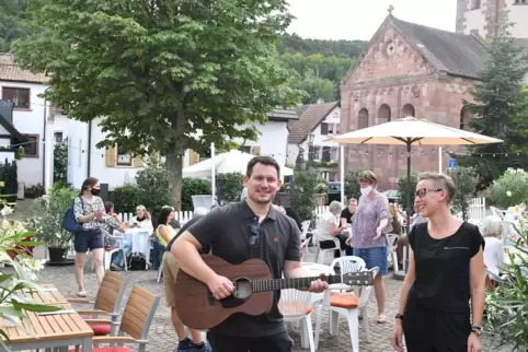  Diana und Chris sorgten für die Musik beim Seebacher Sommerfest.