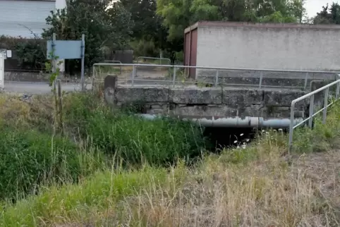 In die Jahre gekommen: die Brücke über den Eckbach.
