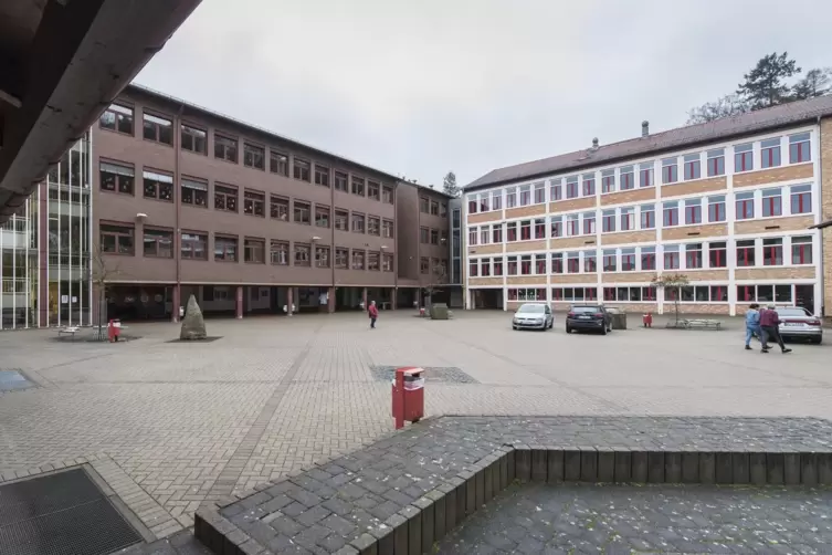 Weist Mängel beim Brandschutz und der Anlagentechnik auf: das Landstuhler Sickingen-Gymnasium. Träger ist der Landkreis. 