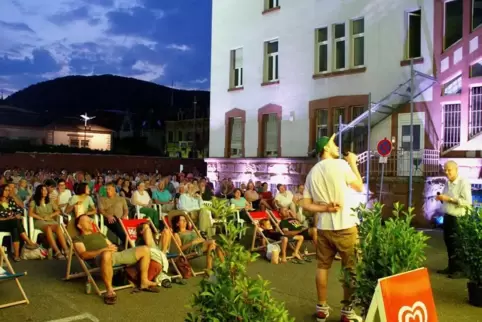 Weltumradler zu Gast in Neustadt: Der Auftritt von Dennis Kailing war eines der Top-Ereignisse beim Neustadter Open-Air-Kino 202