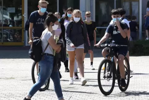 Die Schüler des Pamina-Schulzentrums in Herxheim sind sehr diszipliniert, die Abstandsregen werden eingehalten.