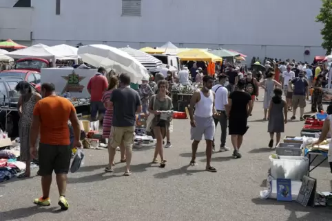 Beliebtes Ziel von Flohmarktfans: das Real-Markt-Gelände in Studernheim.