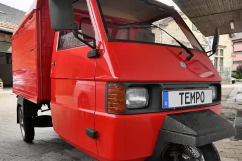 Dreirädriger Transporter beim Winzerverein Deidesheim.