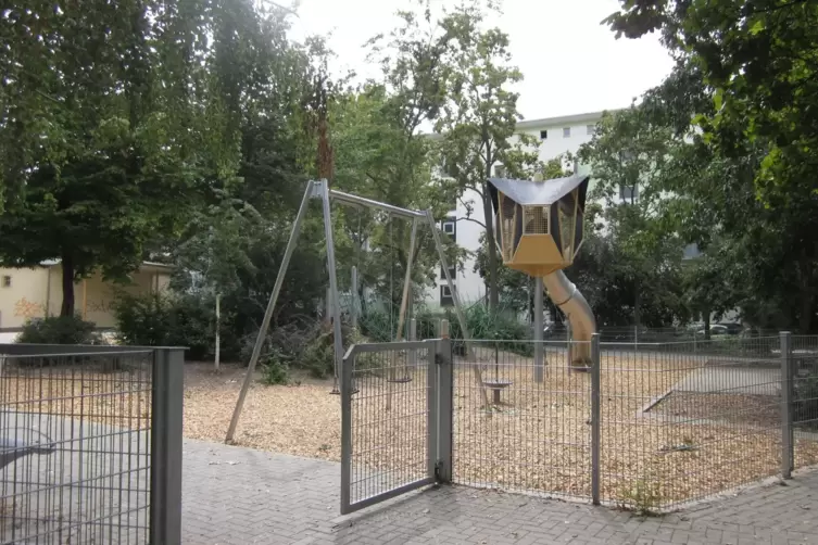 Der Spielplatz am Pfalzgrafenplatz ist nicht nur bei Kindern als Treffpunkt beliebt.