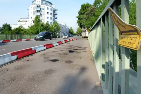 Ist in keinem guten Zustand: Brücke in der Oberen Langgasse. 