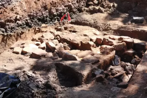 Stützmauern des Albersweiler Kanals unter dem Ali-Parkplatz. 
