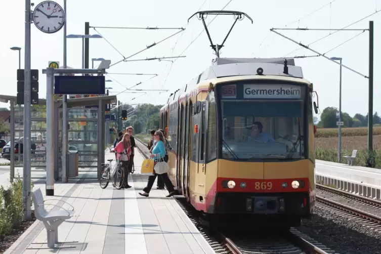 Die Albtal Verkehrsgesellschaft (AVG) soll ab 2023 mehr Bahnen auf die Gleise bringen. 