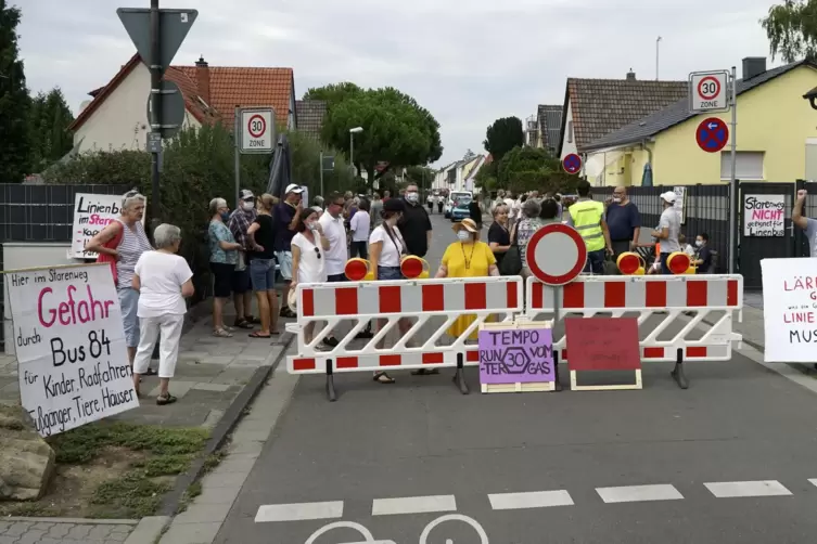 Anwohner des Starenwegs wollen mit ihrem Protest erreichen, dass die Linie 84 wieder auf ihrer urspr&uuml;nglichen Strecke &uuml;ber die S