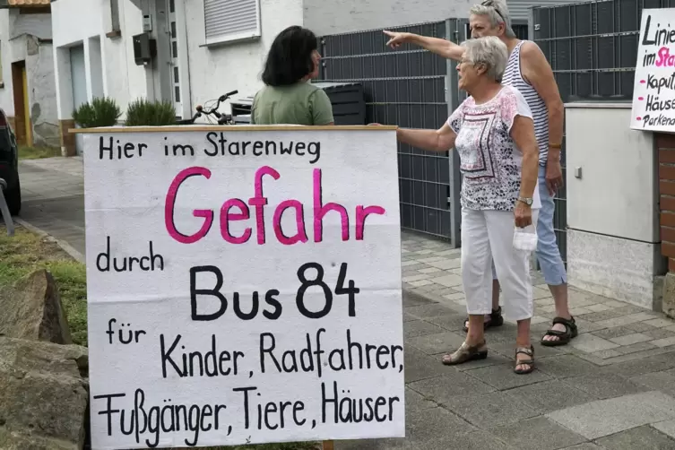 Anwohner des Starenwegs wollen mit ihrem Protest erreichen, dass die Linie 84 wieder auf ihrer urspr&uuml;nglichen Strecke &uuml;ber die S