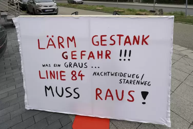 Anwohner des Starenwegs wollen mit ihrem Protest erreichen, dass die Linie 84 wieder auf ihrer urspr&uuml;nglichen Strecke &uuml;ber die S